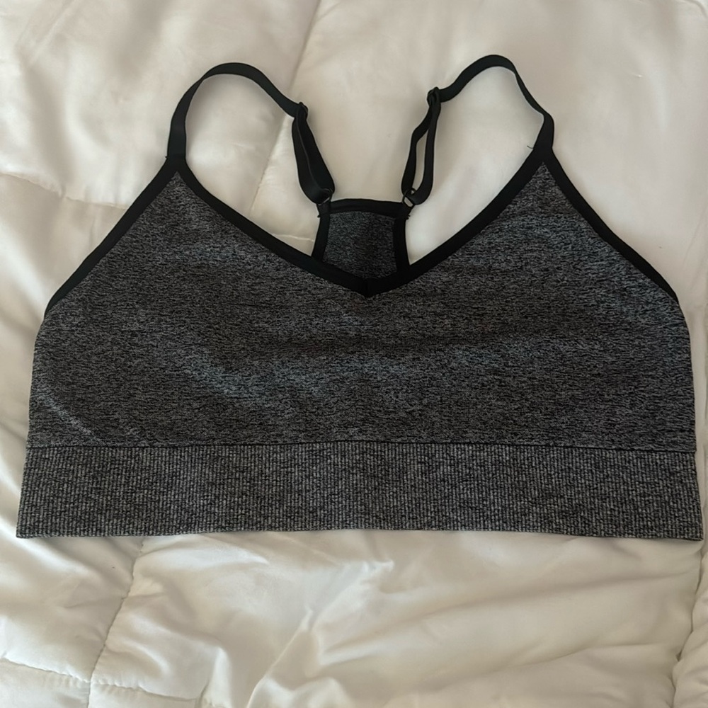NWT VICTORIA SECRET PINK SPORTS BRA IN MARLED GREY AND BLACK